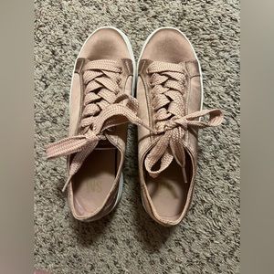 Women Sneaker